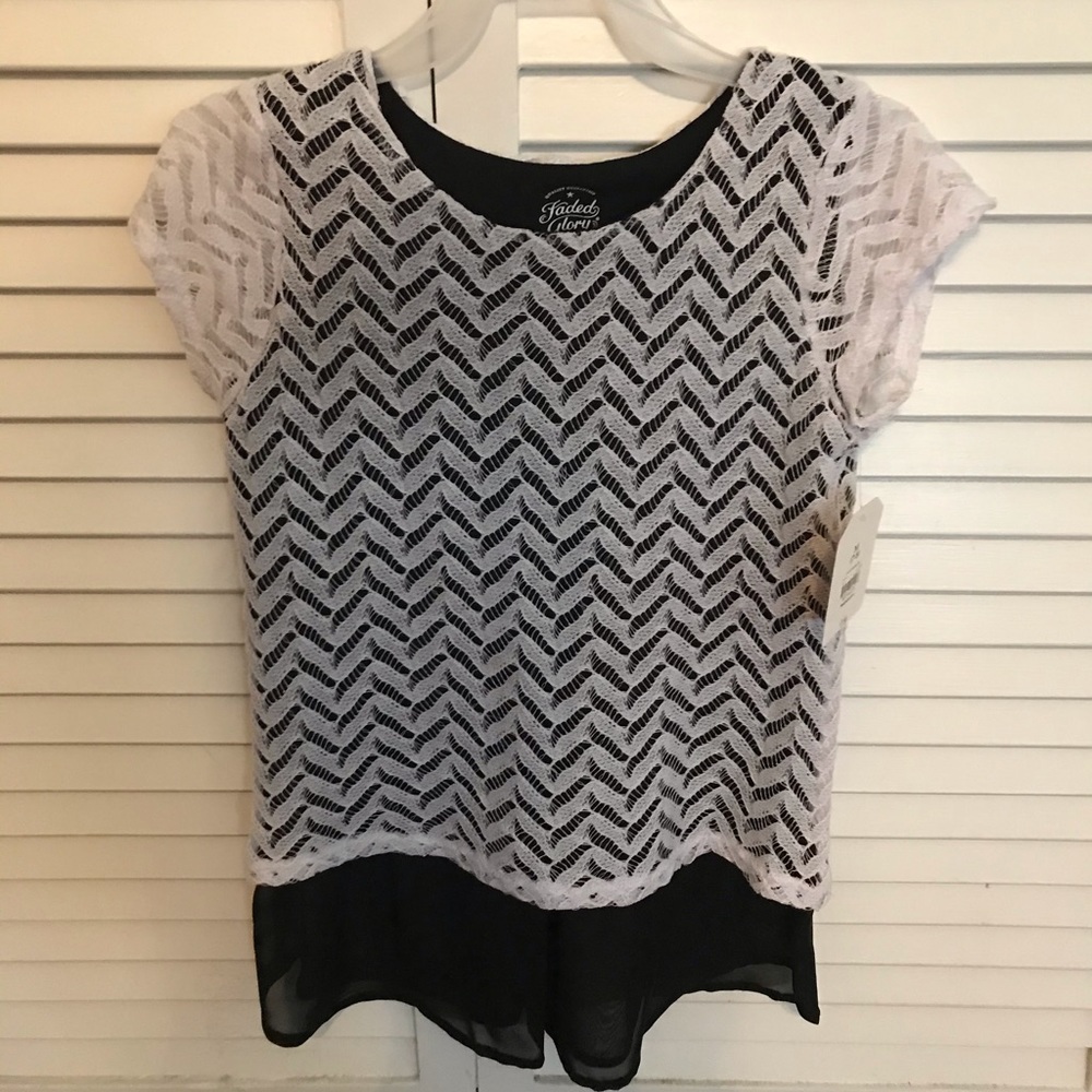 Tee shirt size 7-8 Medium